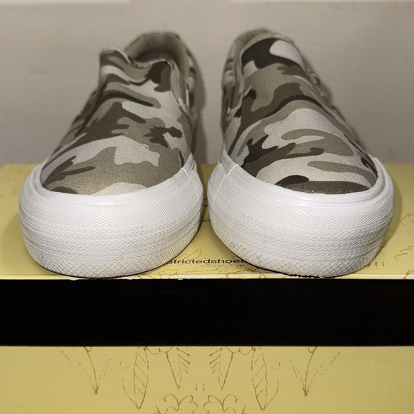 Restricted Vola Canvas Camo Platform Slip-On Sneaker Size 8.5 - Picture 7 of 12